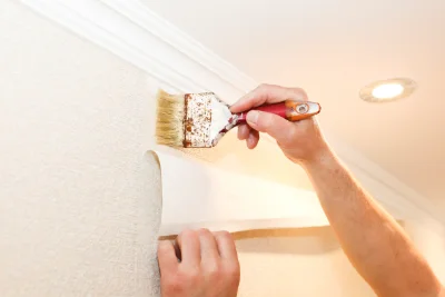 Pose de papier peint à Varennes-Jarcy — revêtements muraux et toiles de verre